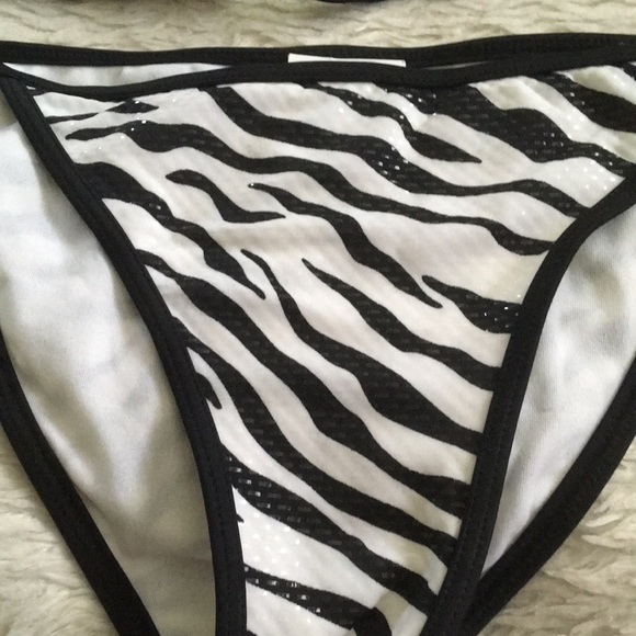 Guess Two piece bathing suit - Picture 2 of 6